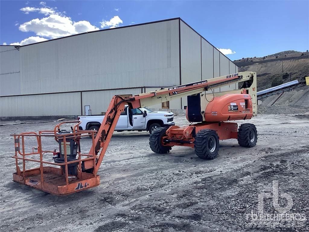 JLG 860SJ 曲臂高空工作平台