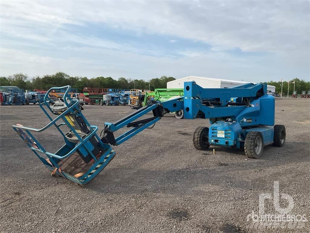 JLG M450AJ 曲臂高空工作平台