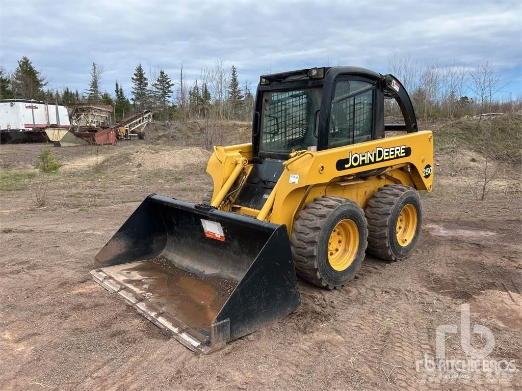 John Deere 250 滑移装载机