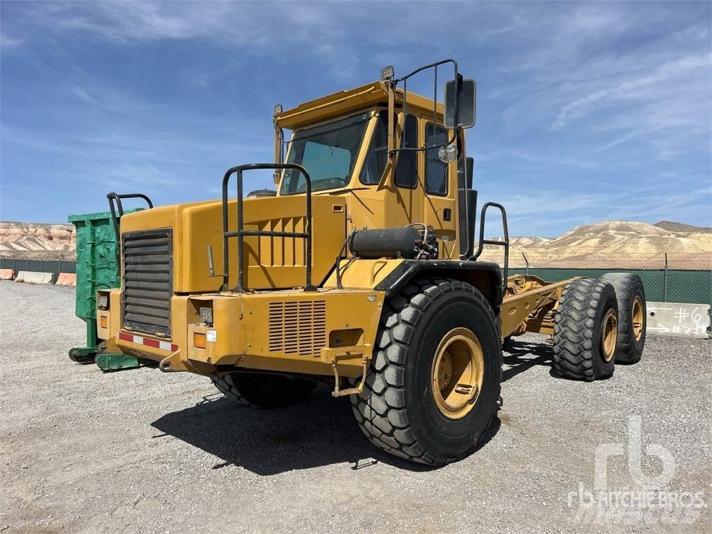 John Deere 300C 平板车
