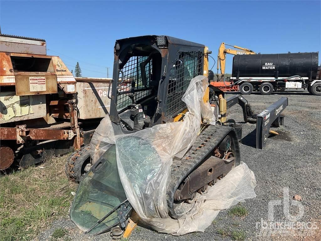 John Deere 323D 滑移装载机