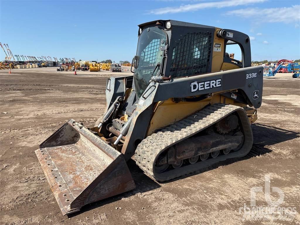 John Deere 333E 滑移装载机