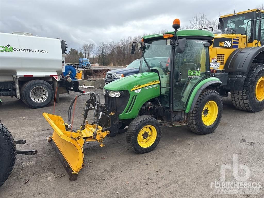 John Deere 3520 小型拖拉机