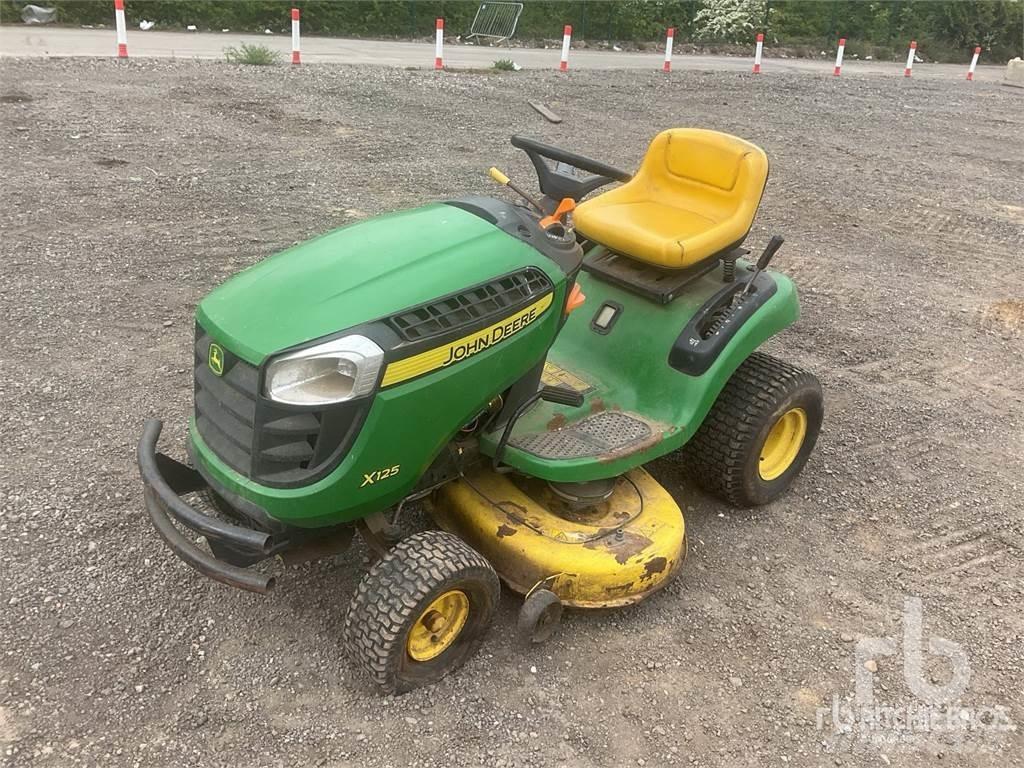 John Deere X125 割草机