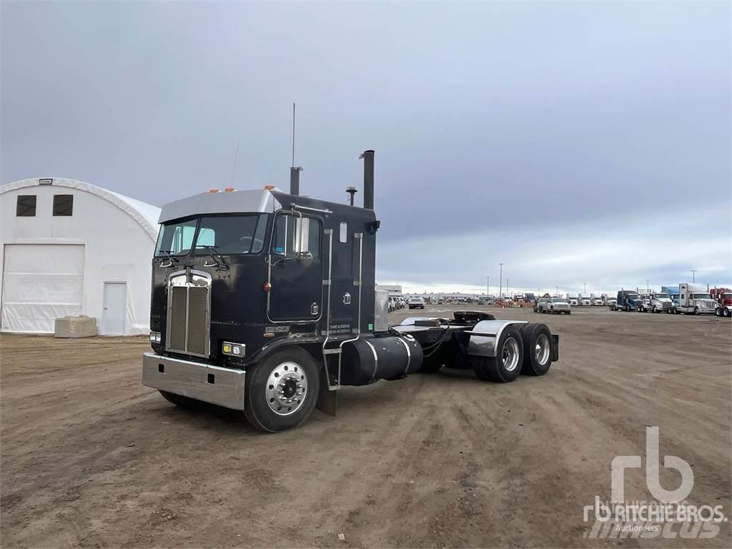 Kenworth K100 牵引车