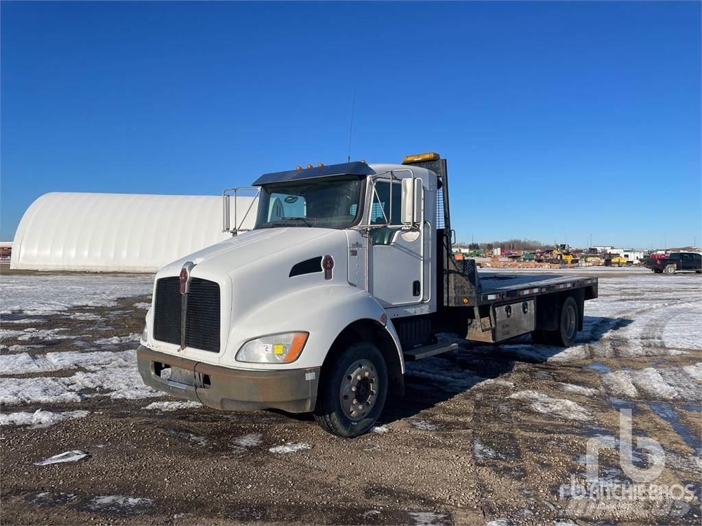 Kenworth T300 平板栏板货车