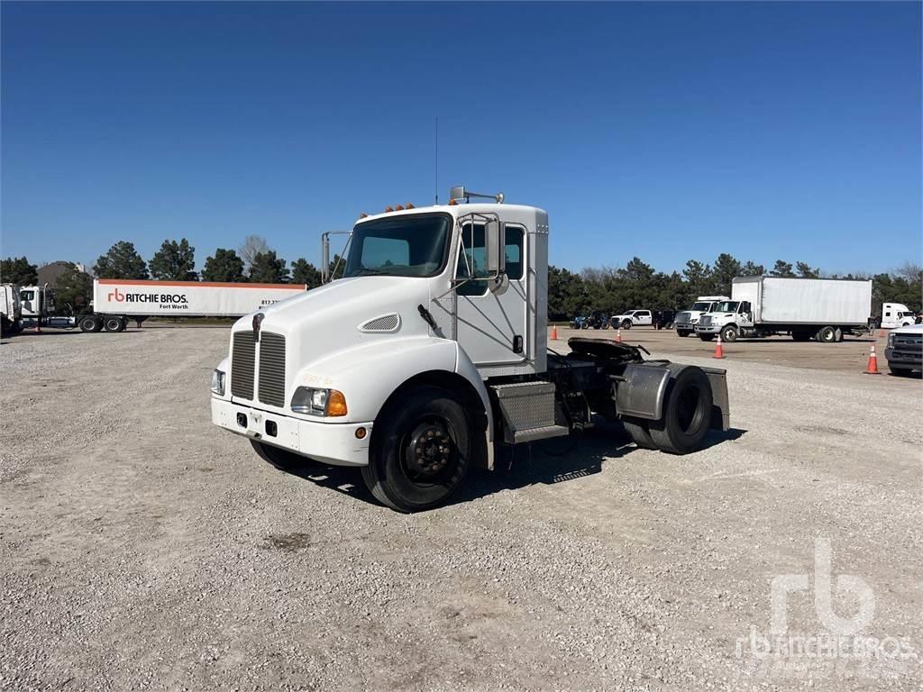 Kenworth T300 牵引车