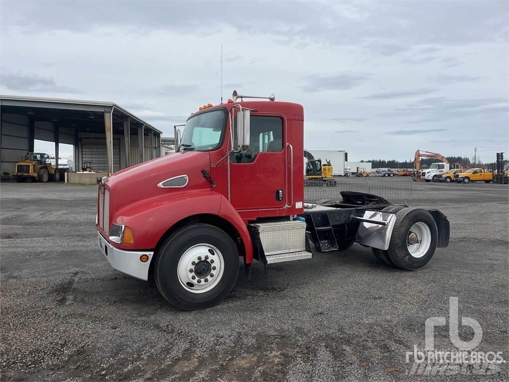 Kenworth T300 牵引车