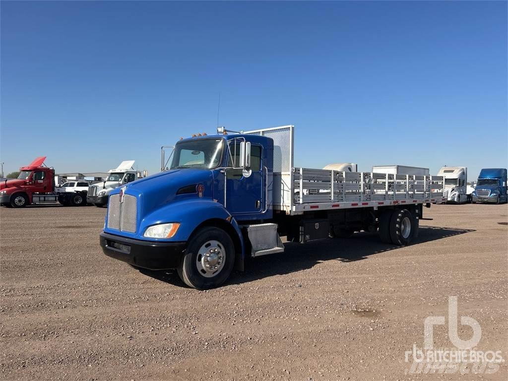 Kenworth T300 平板栏板货车