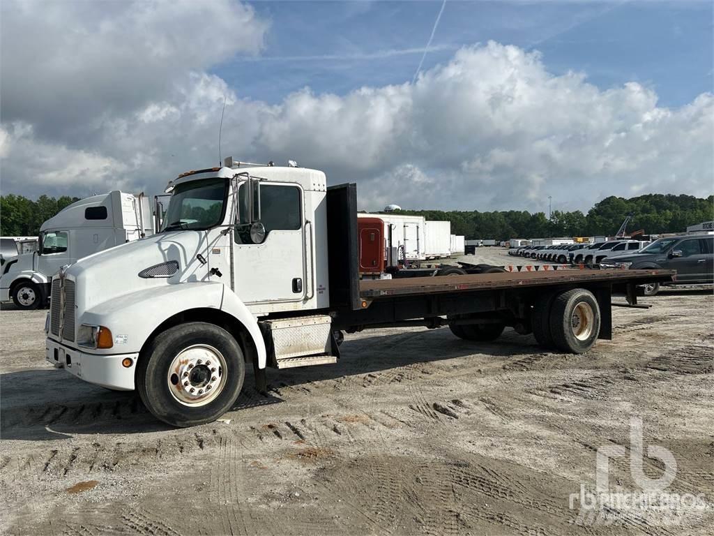 Kenworth T300 平板栏板货车