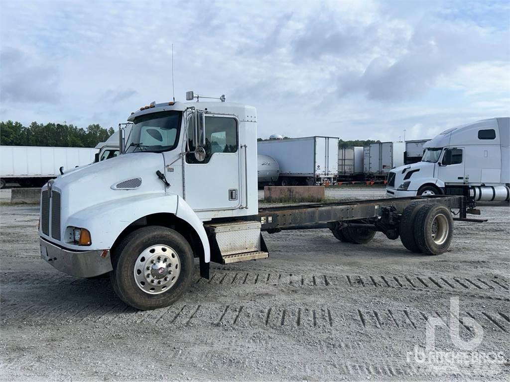 Kenworth T300 平板车