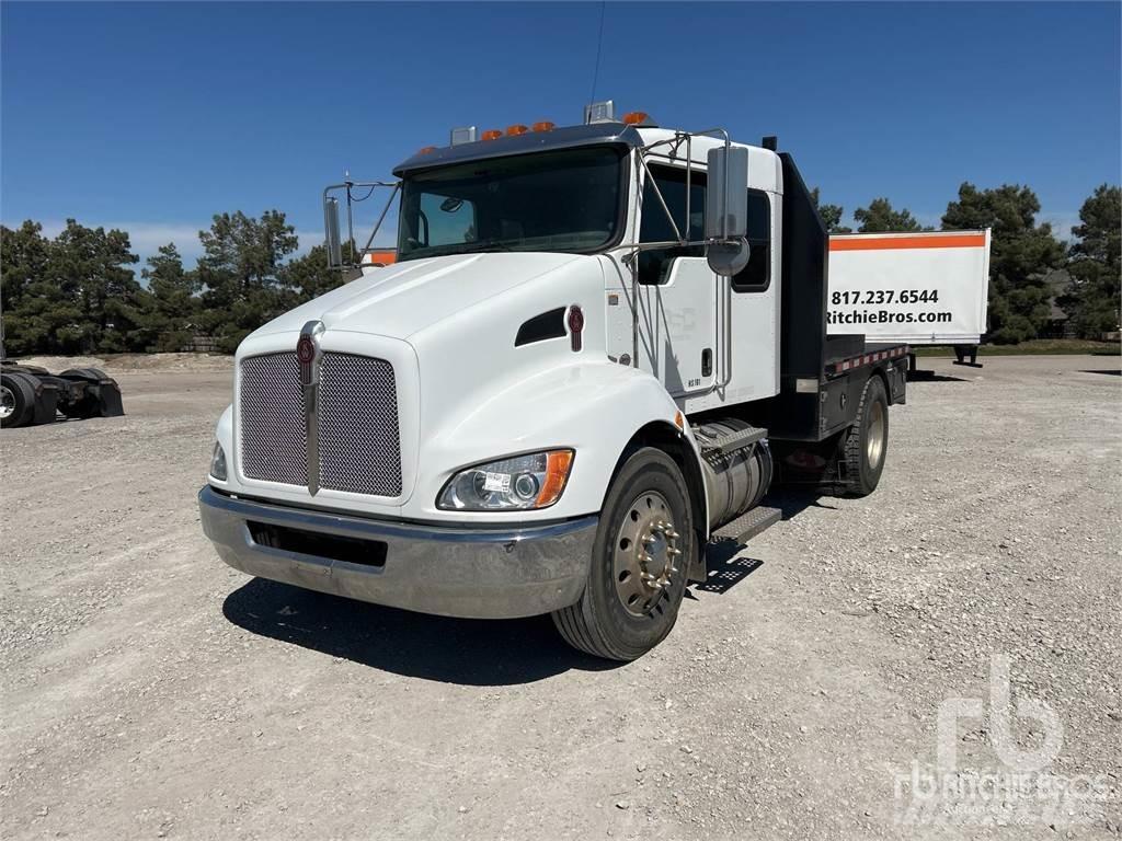 Kenworth T370 平板栏板货车