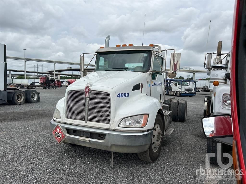 Kenworth T370 平板车