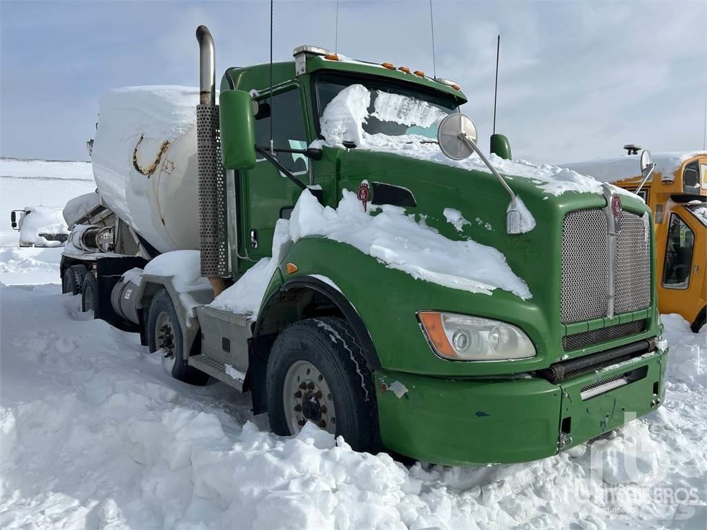 Kenworth T440 混凝土搅拌车