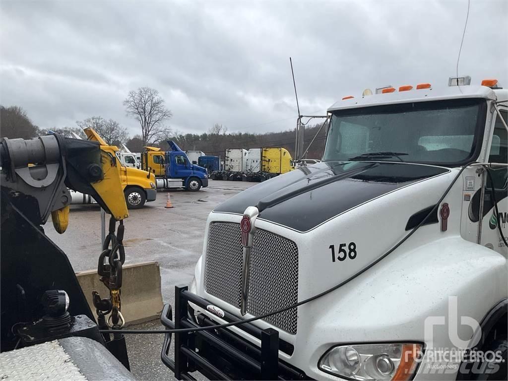 Kenworth T440 平板车