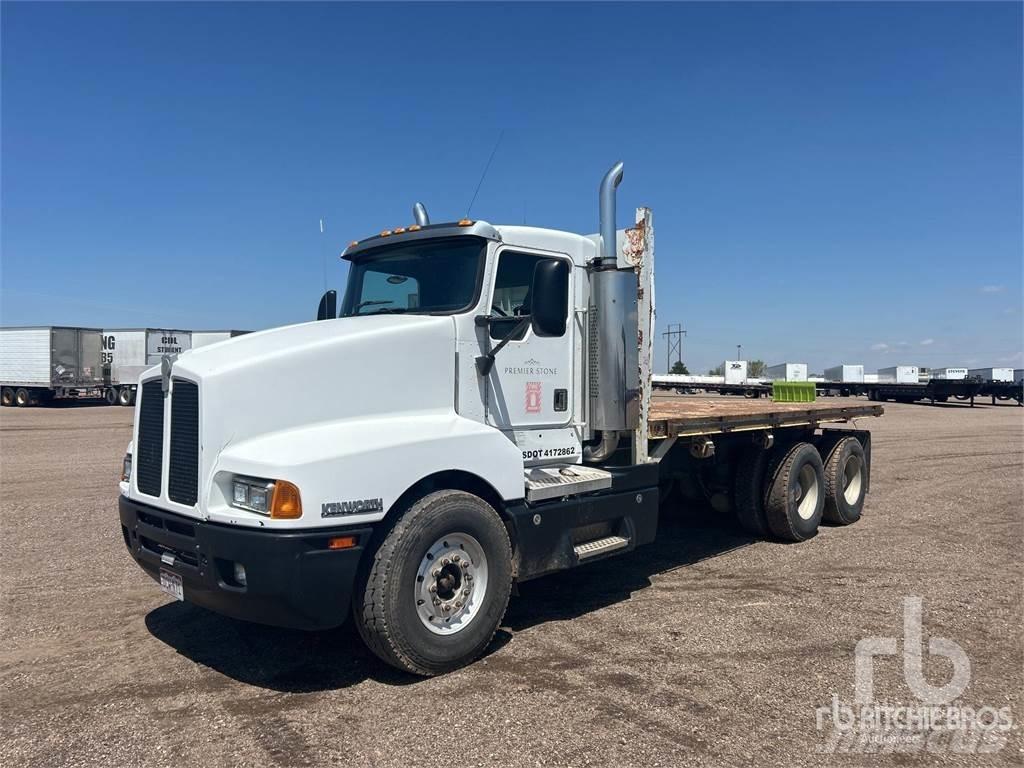 Kenworth T600 平板栏板货车