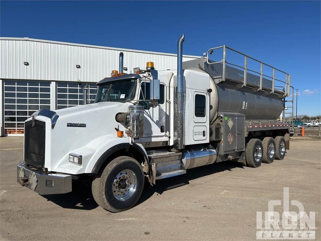 Kenworth T800 油罐车