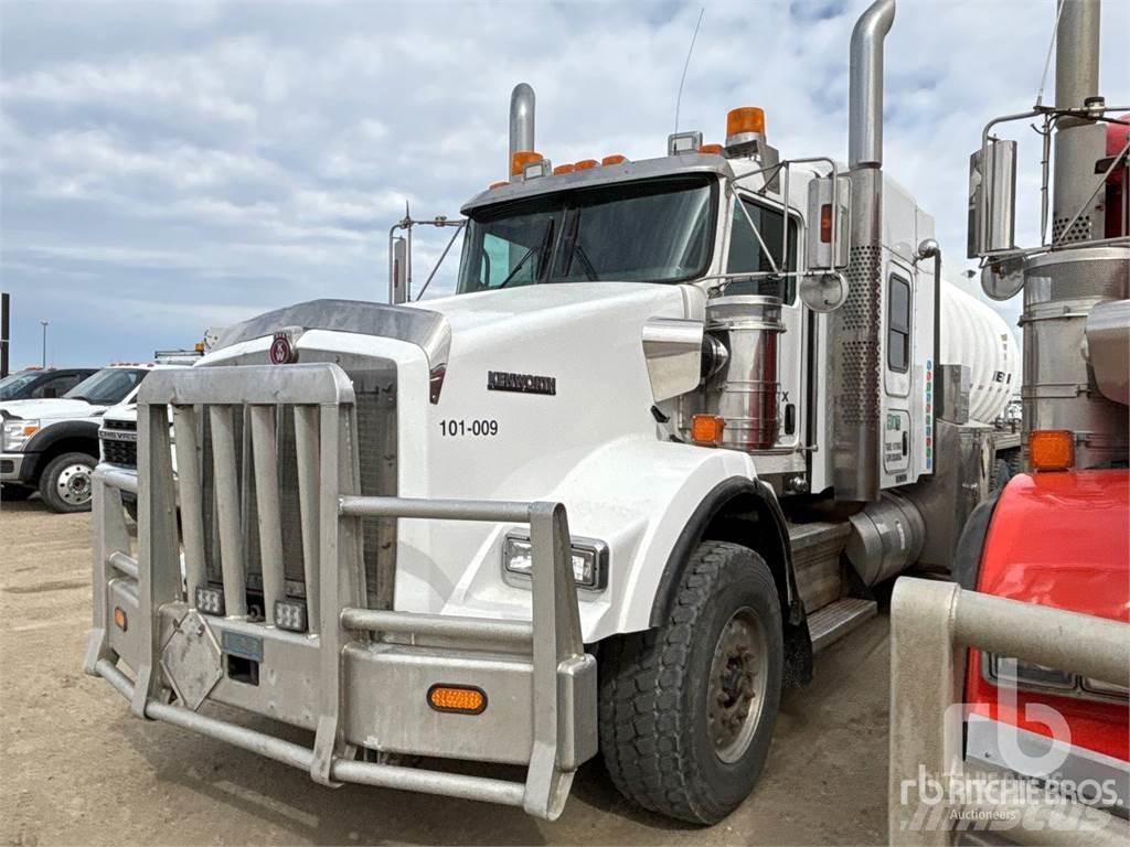 Kenworth T800 油罐车