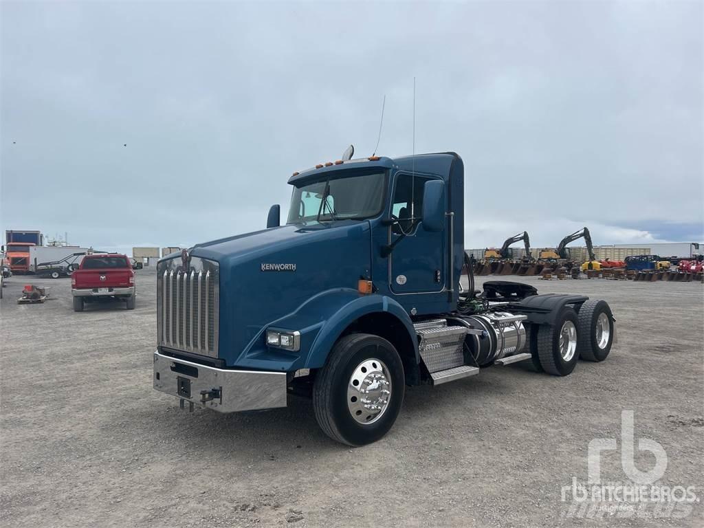 Kenworth T800 牵引车