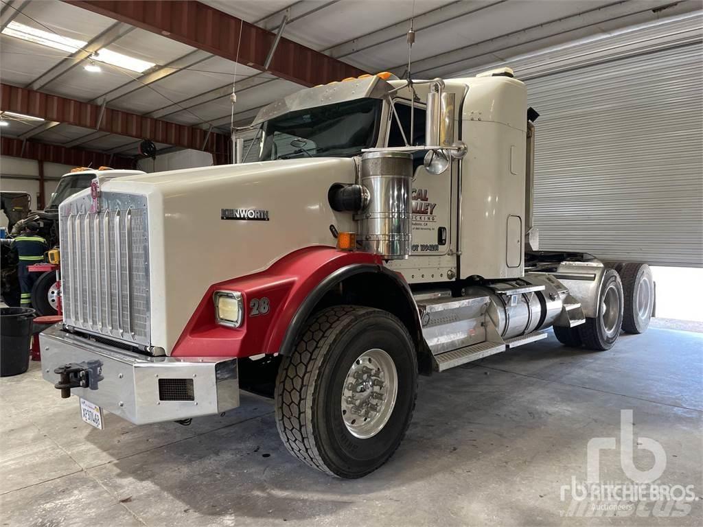 Kenworth T800B 牵引车