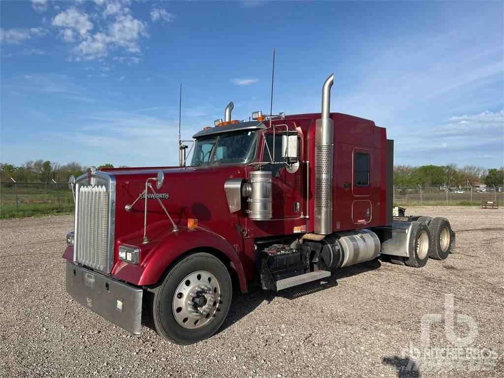 Kenworth W900 牵引车
