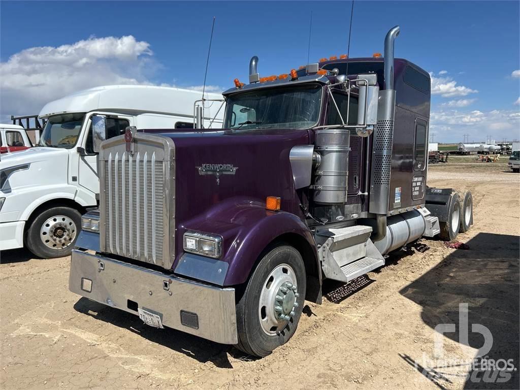Kenworth W900 牵引车