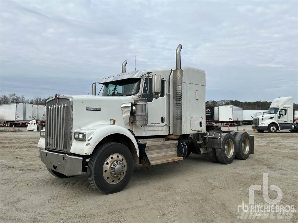 Kenworth W900 牵引车