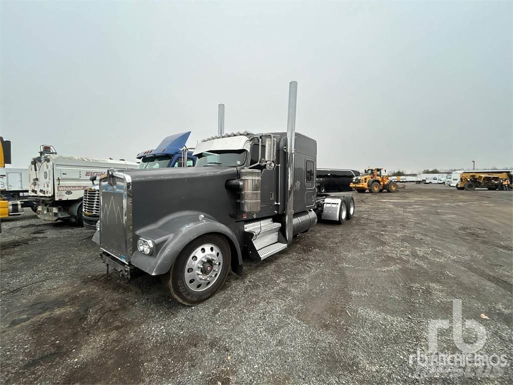Kenworth W900 牵引车