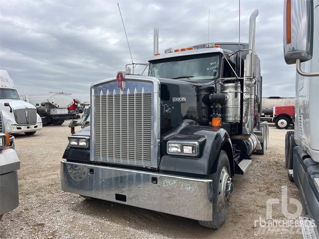 Kenworth W900 牵引车