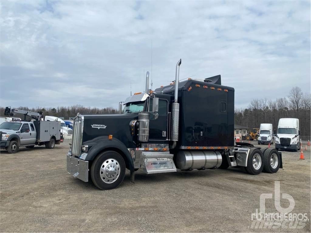 Kenworth W900 牵引车