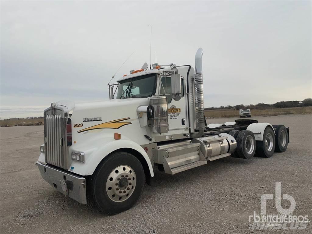 Kenworth W900 牵引车
