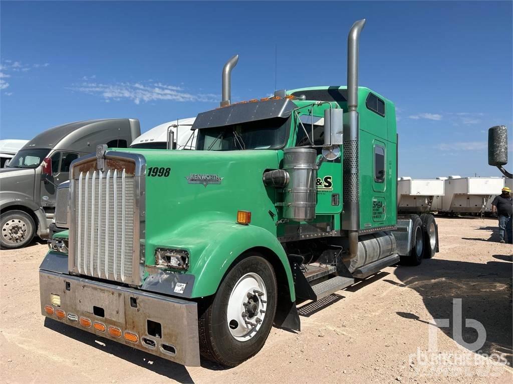 Kenworth W900 牵引车