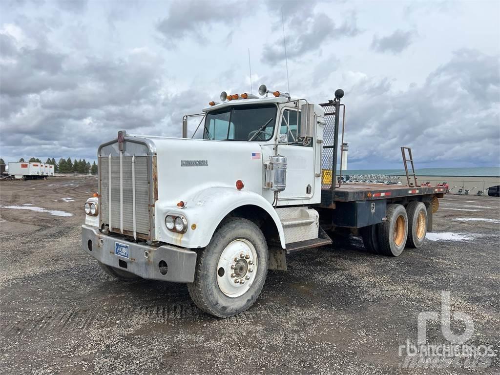 Kenworth W900 平板栏板货车