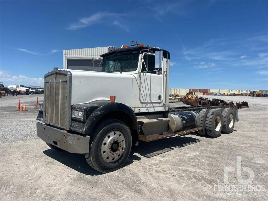 Kenworth W900 平板车