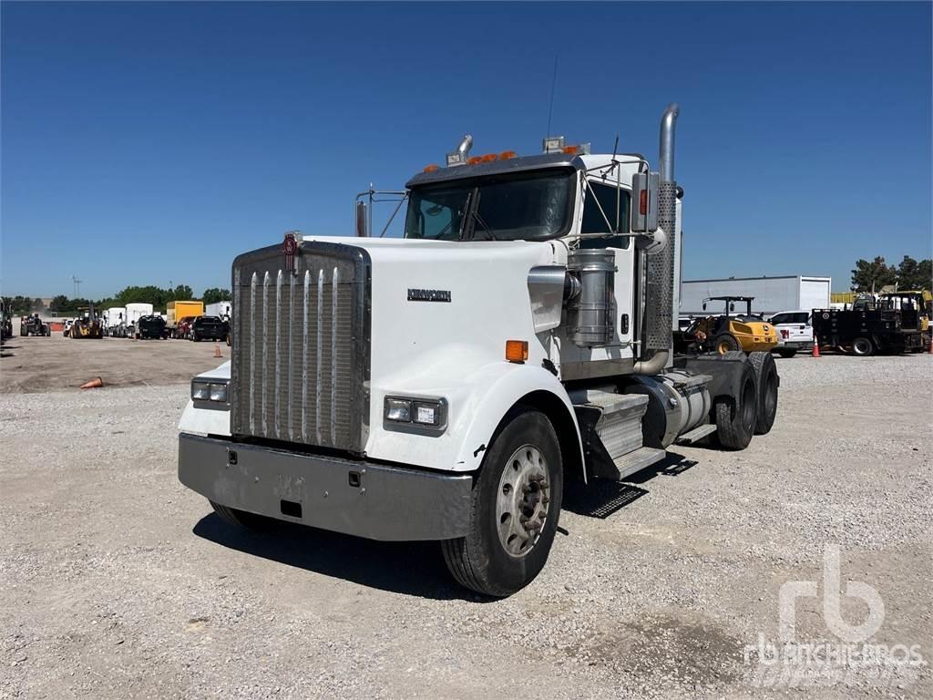 Kenworth W900 牵引车