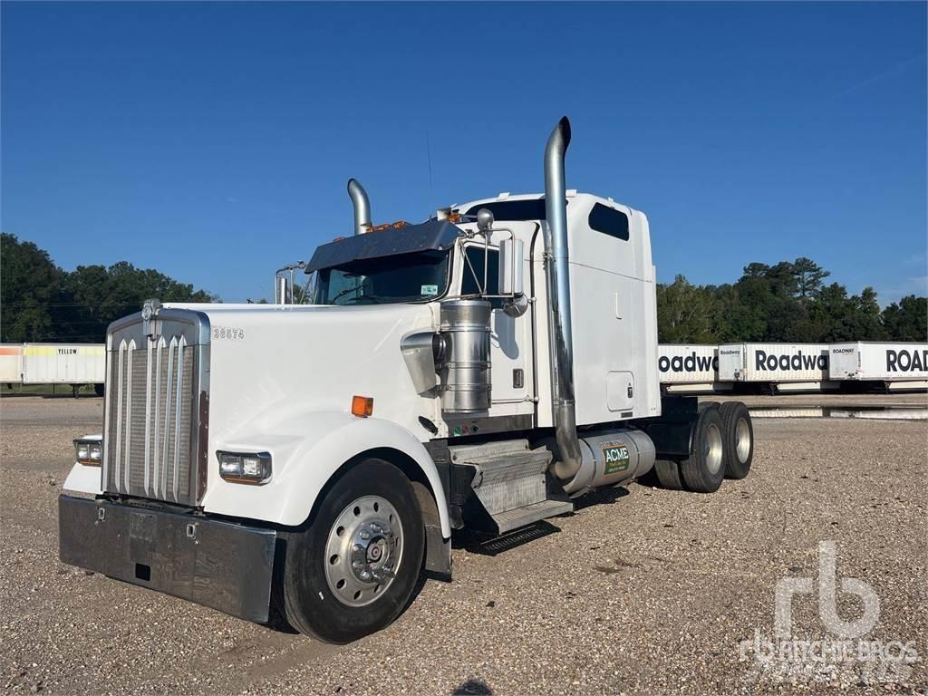 Kenworth W900 牵引车