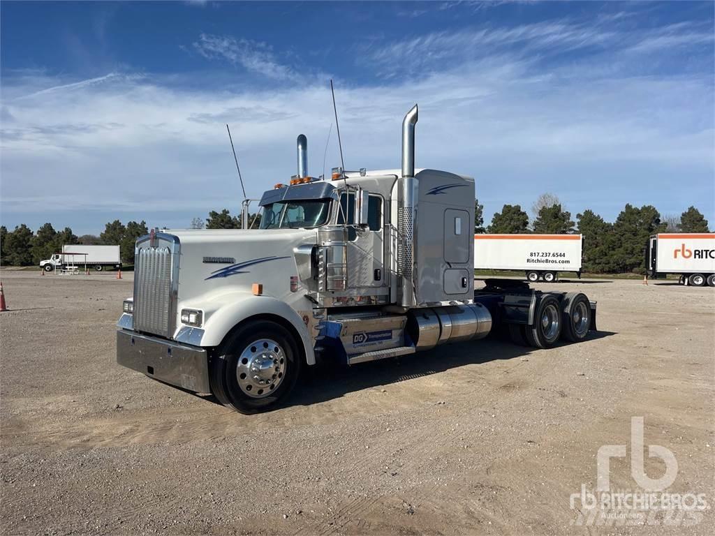 Kenworth W900 牵引车