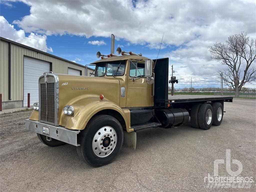 Kenworth W900 平板栏板货车