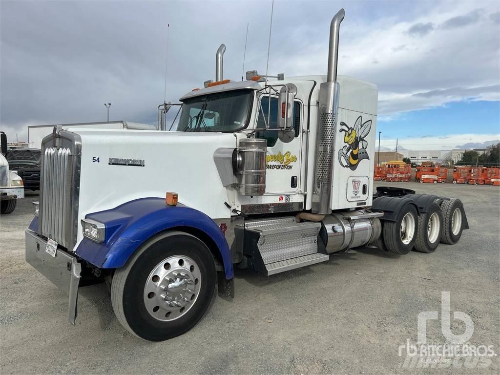 Kenworth W900 牵引车