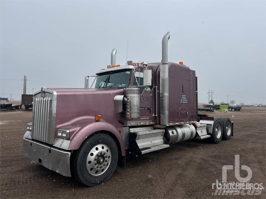 Kenworth W900 牵引车