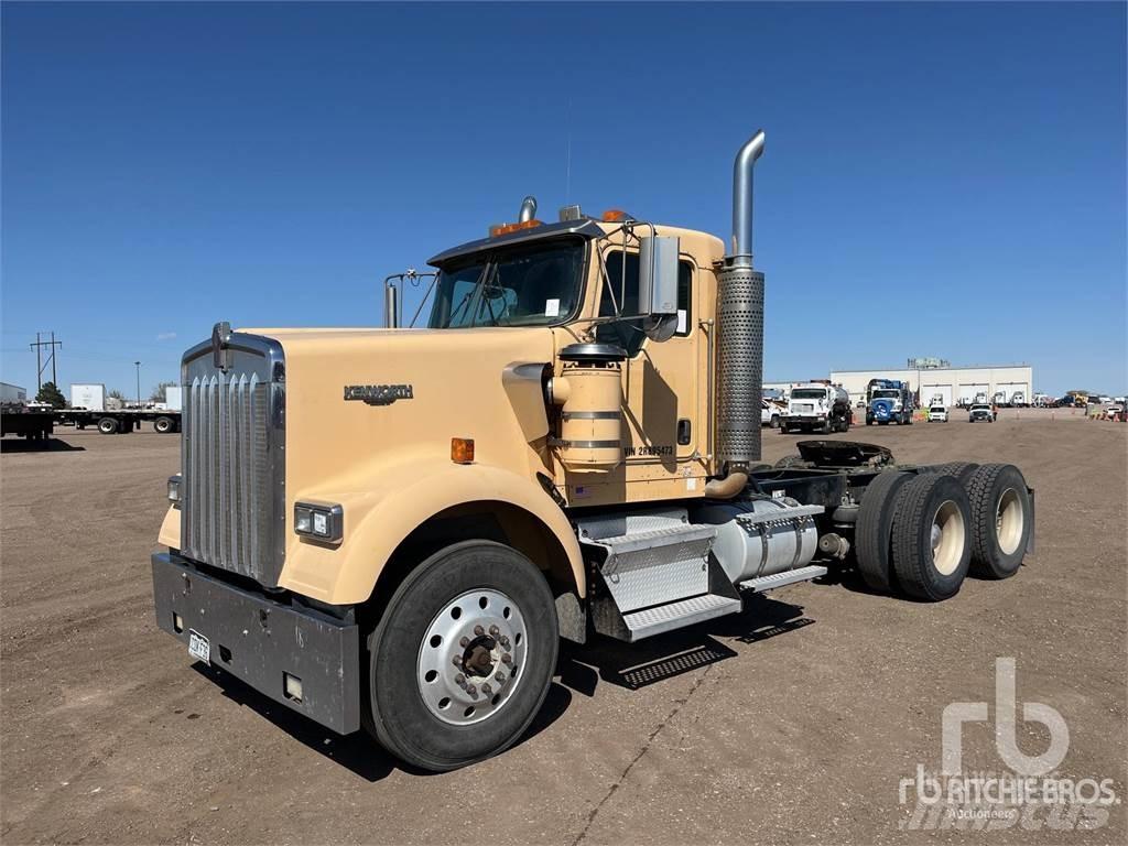 Kenworth W900 牵引车