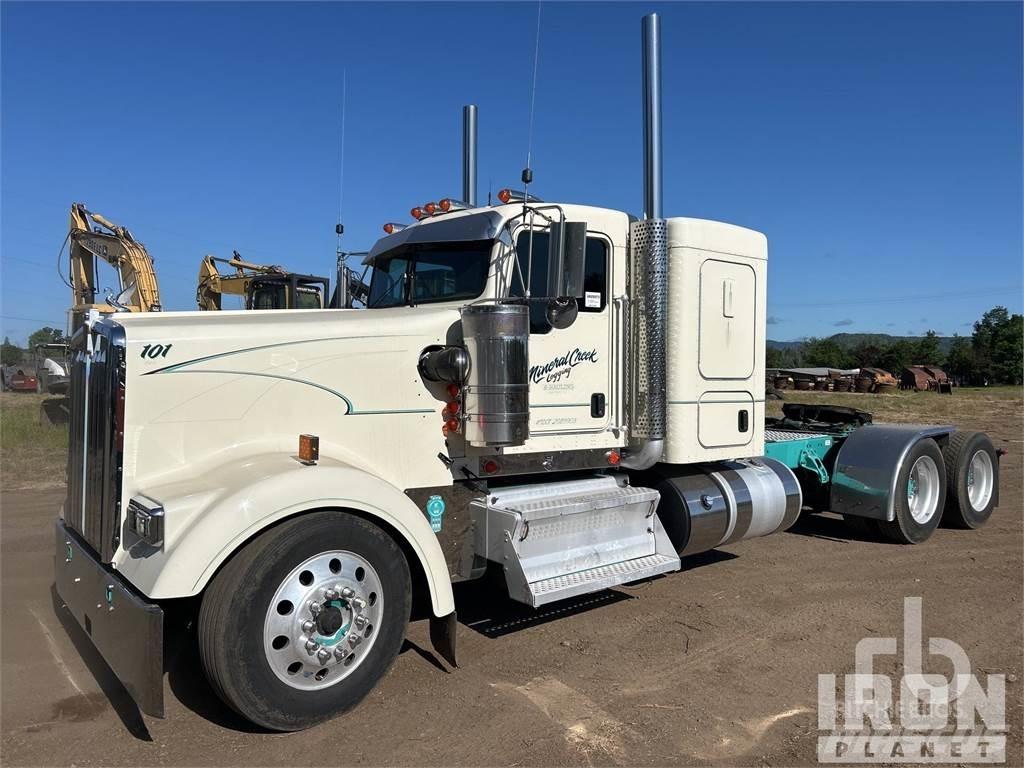 Kenworth W900 牵引车