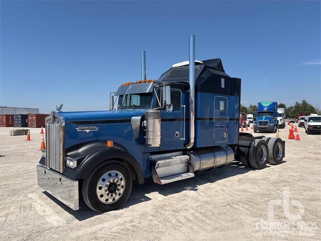 Kenworth W900 牵引车