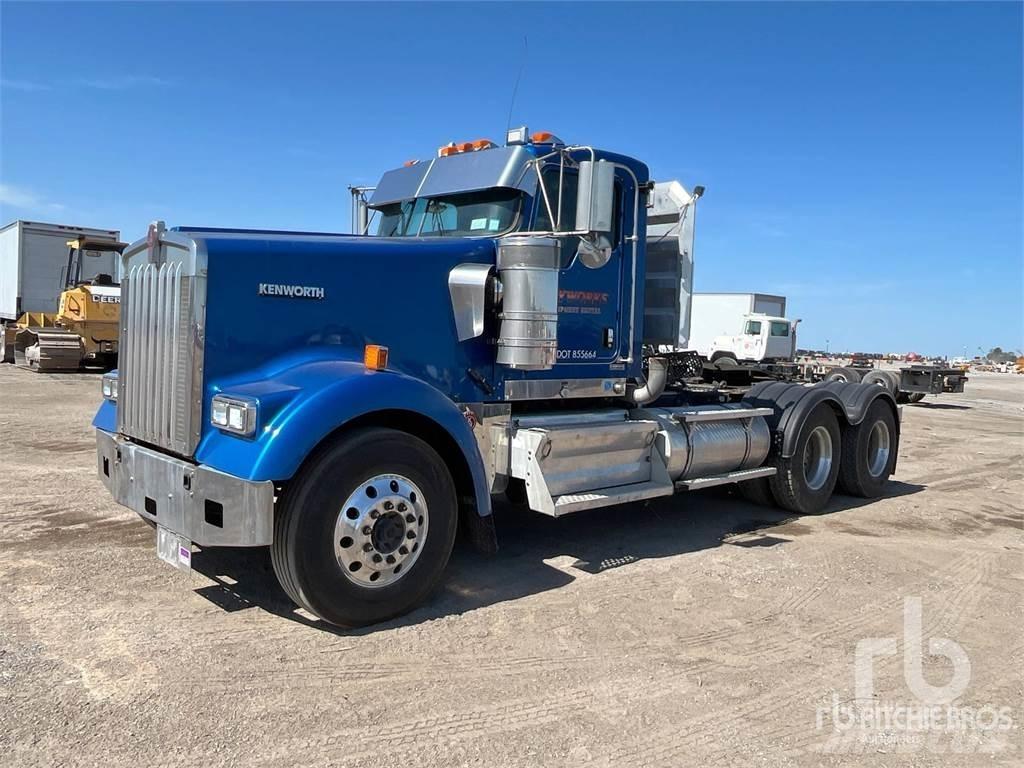 Kenworth W900 牵引车