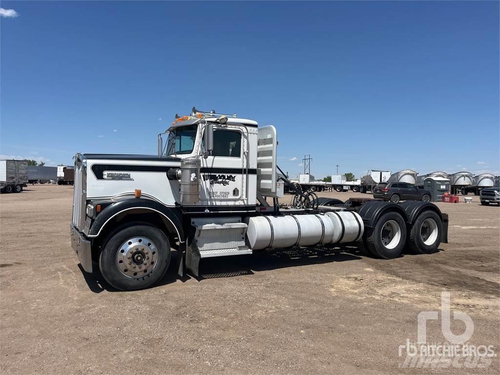 Kenworth W900 牵引车