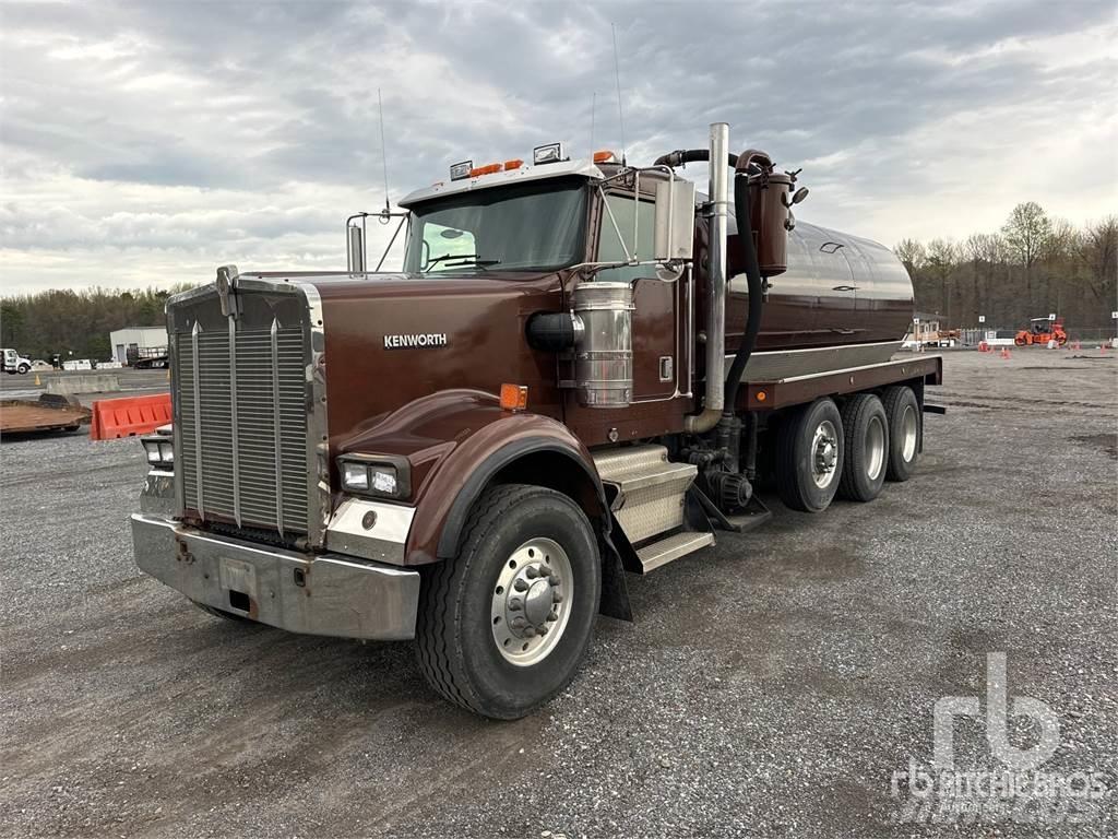 Kenworth W900B 油罐车