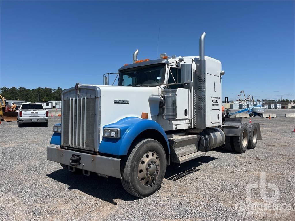 Kenworth W900L 牵引车