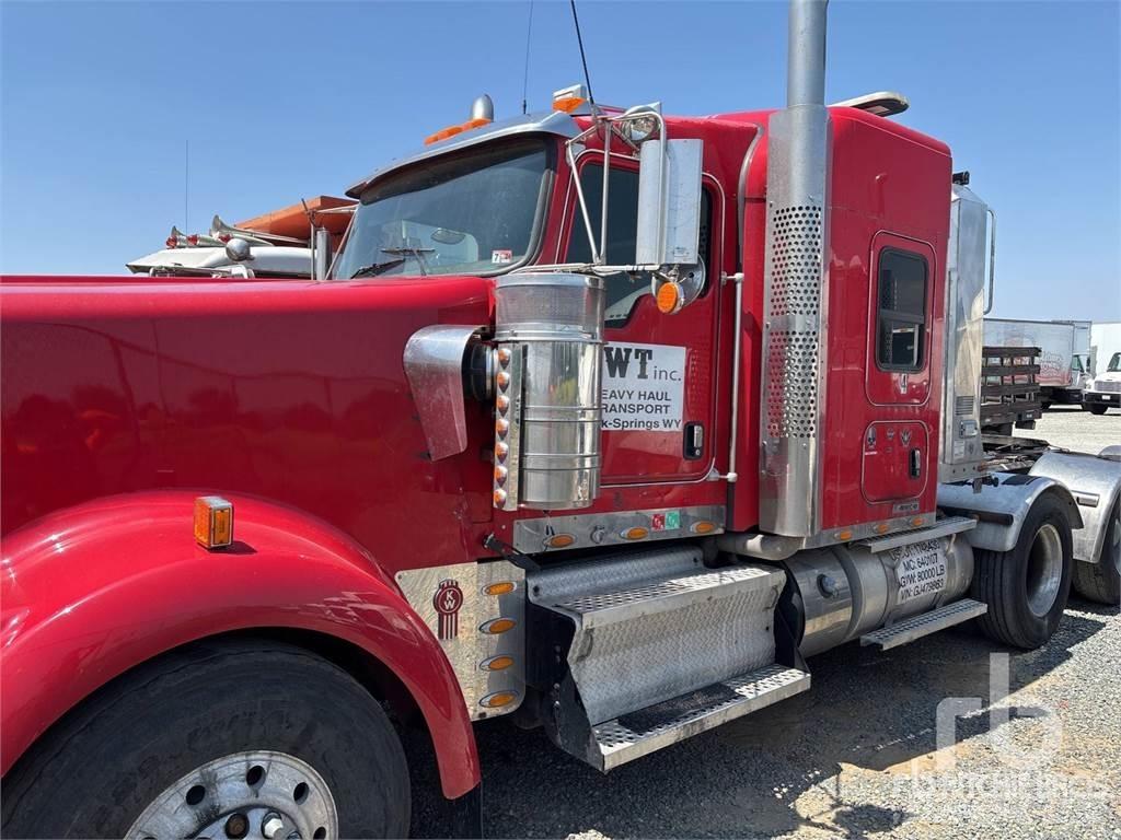 Kenworth W900L 牵引车