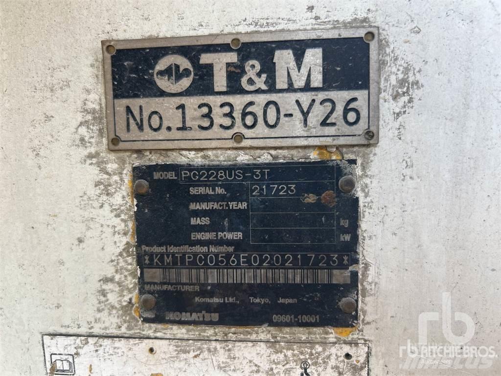 Komatsu PC228US 履带挖掘机