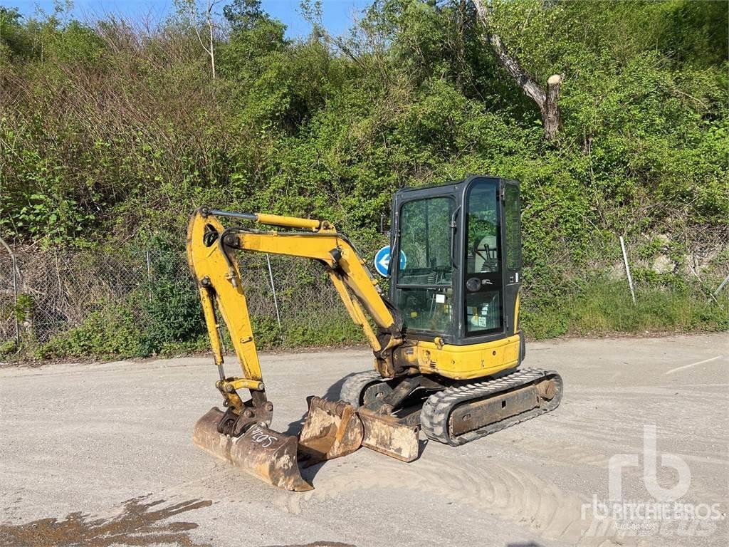 Komatsu PC26MR3 小型挖掘机